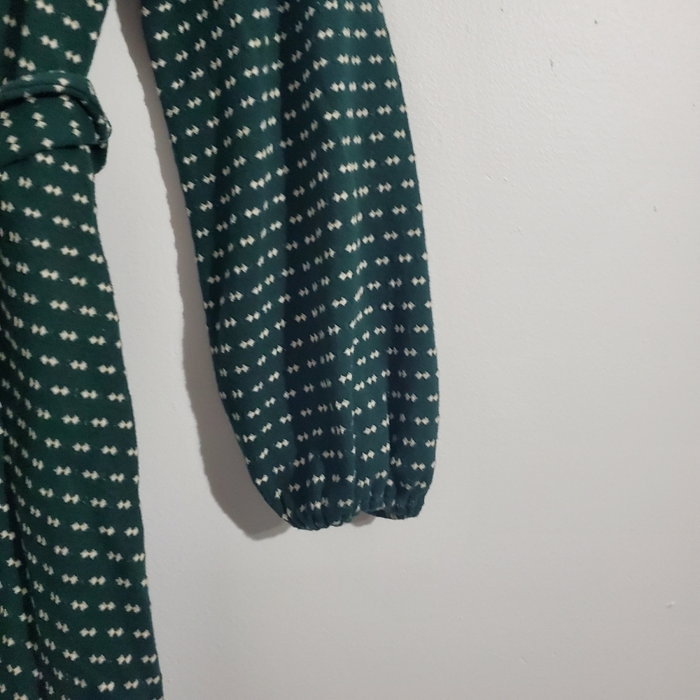 Green Patterned V-Neck Long-Sleeve Wrap Dress - Picture 4 of 12
